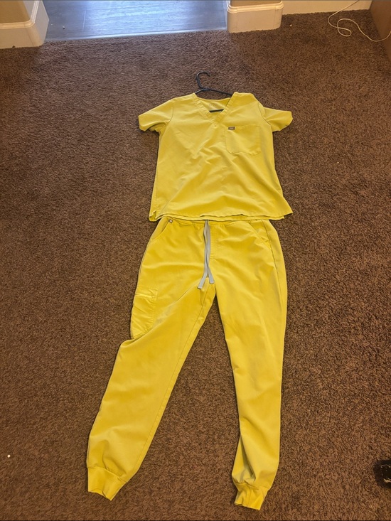 Figs Other - Figs Yellow V-Neck Scrub Top with matching pants included